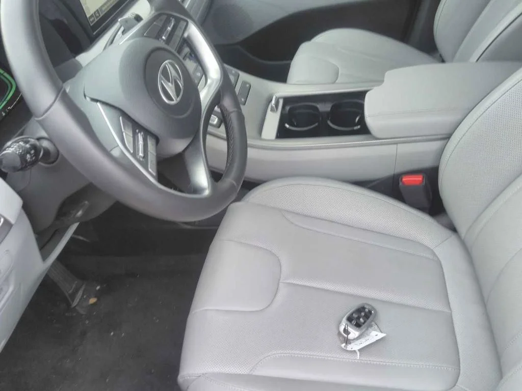 Certified Used 2025 White Hyundai SEL image 6
