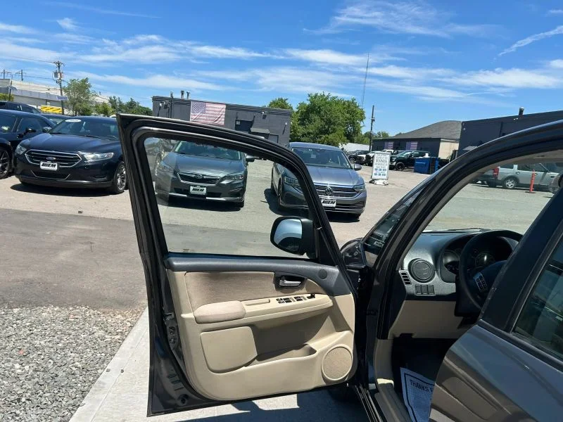 Used 2012 Gray Suzuki LE Sedan 4D image 34