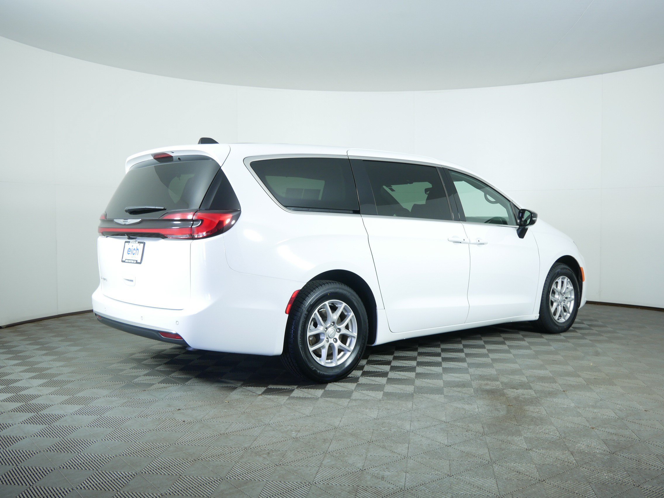Used 2026 Bright White Clearcoat Chrysler Select image 7