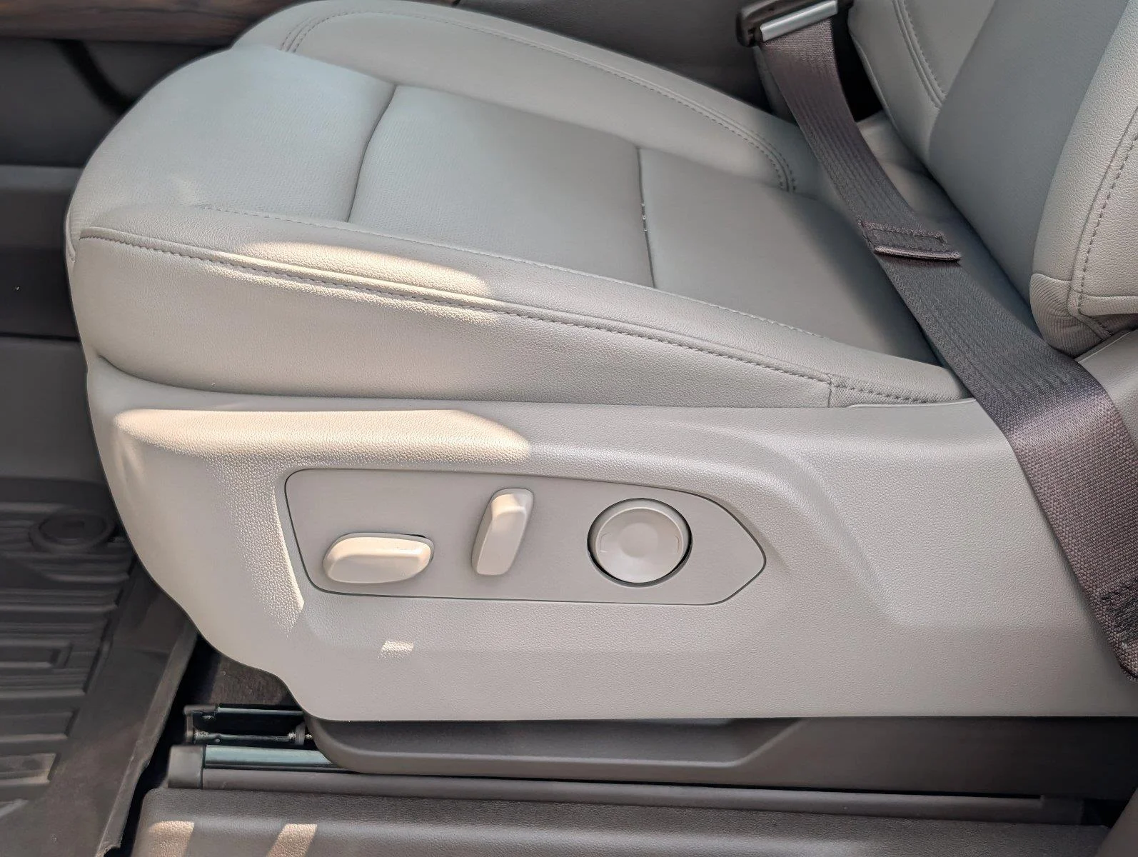 New 2026 Summit White GMC SLT image 12