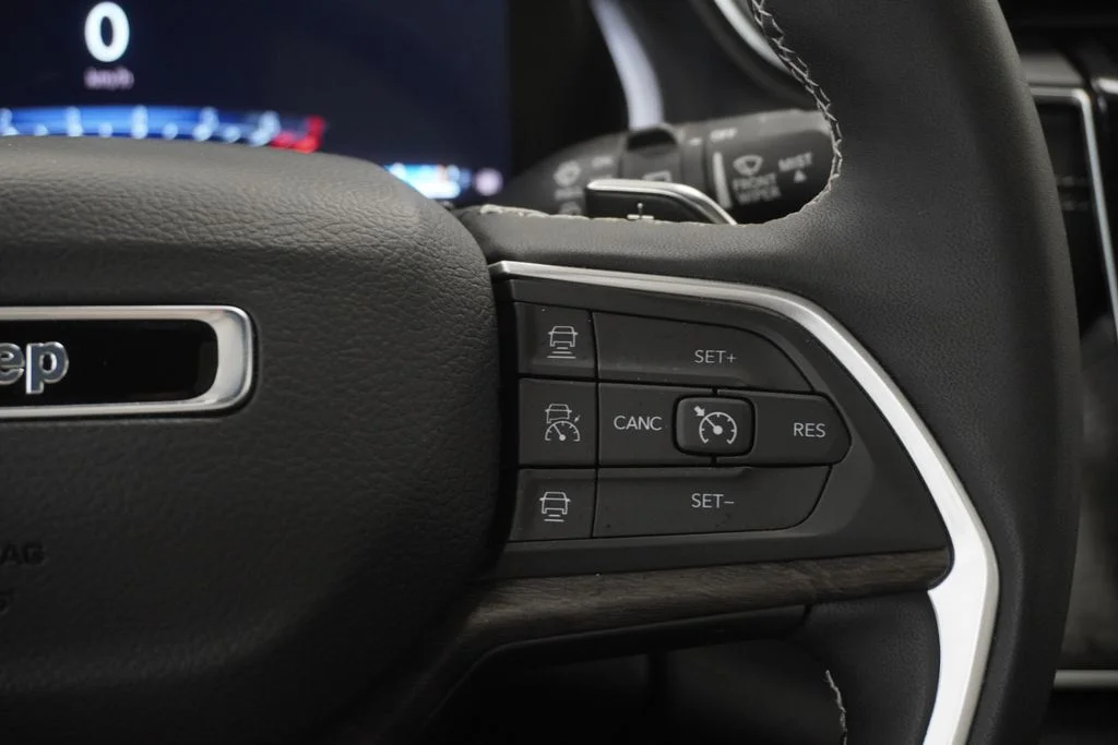 Used 2025 White Jeep Limited image 41