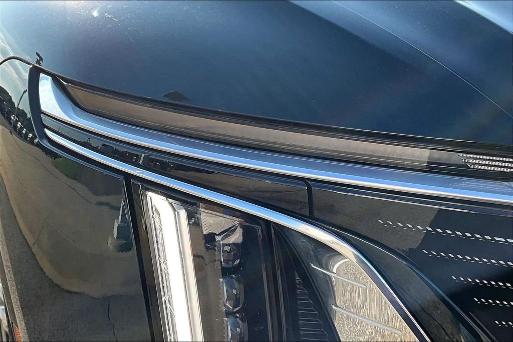 Used 2024 Green Cadillac Luxury image 30