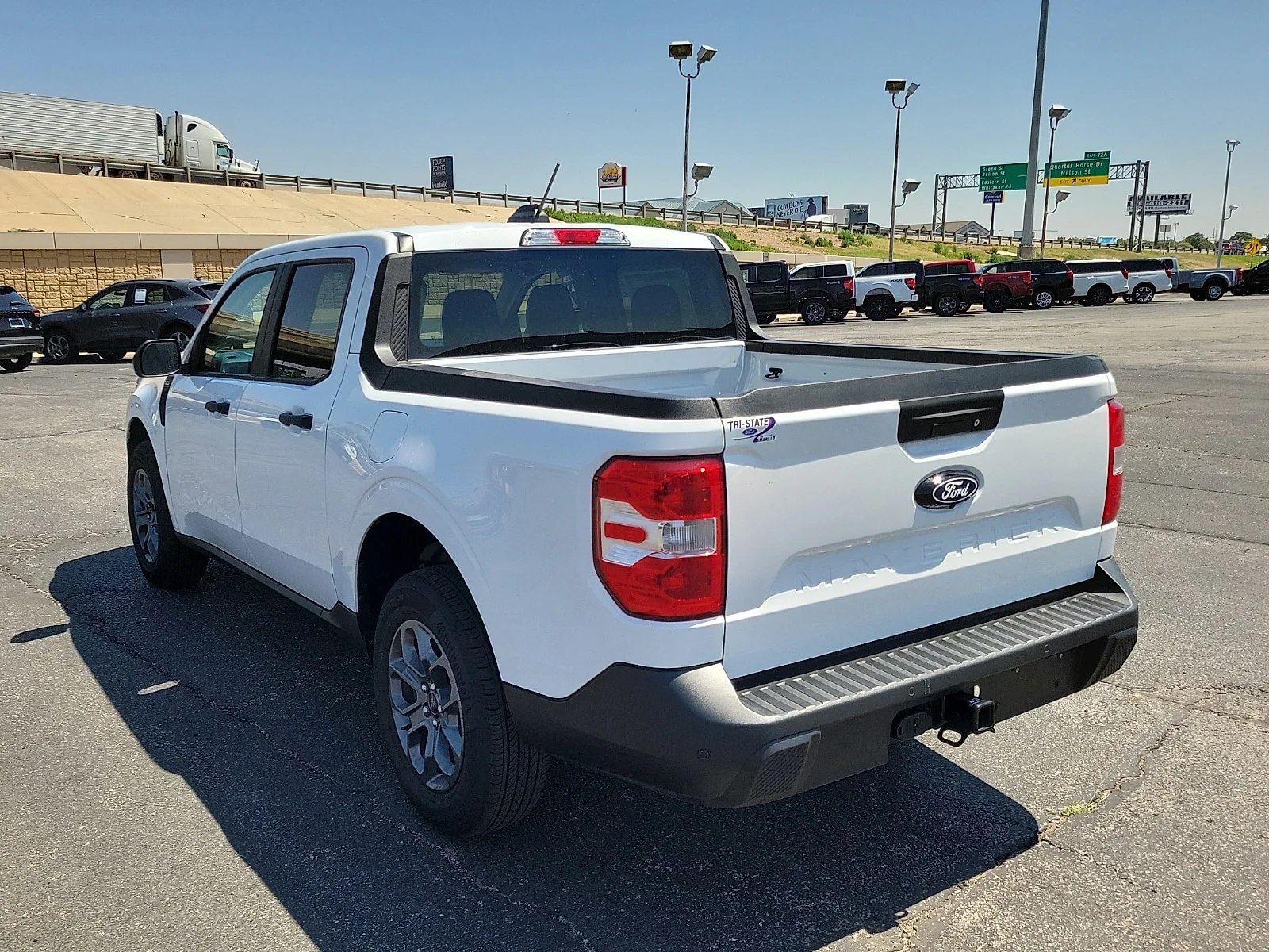 New 2025 Oxford White Ford XLT image 3