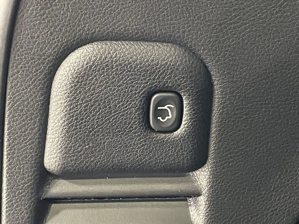 Used 2022 Black Jeep Laredo X image 13