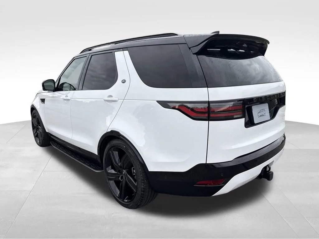 Certified Used 2025 White Land Rover Dynamic SE image 3