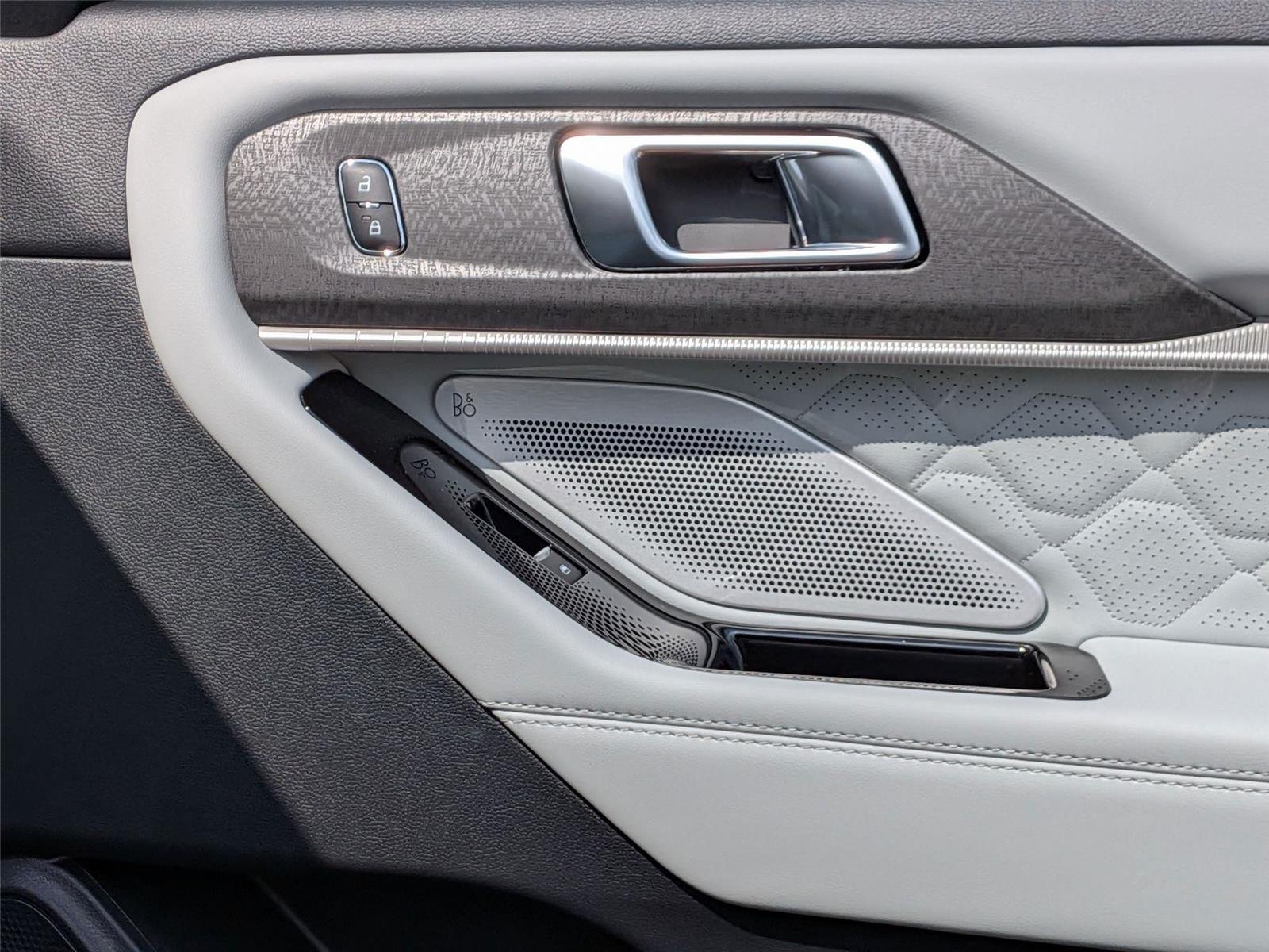 New 2026 Carbonized Gray Metallic Ford Platinum™ image 34