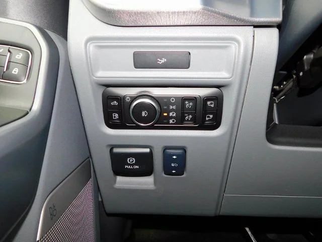 New 2026 Star White Metallic Tri-Coat Ford Lariat® image 74