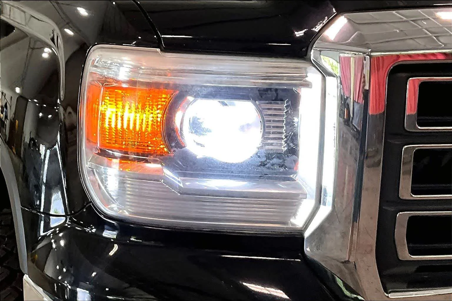 Used 2015 Onyx Black GMC SLE image 27