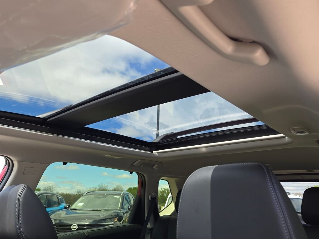 New 2026 Scarlet Ember Tintcoat Nissan Platinum image 23