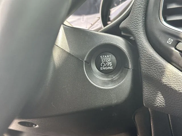 Used 2019 Red Jeep Latitude image 17