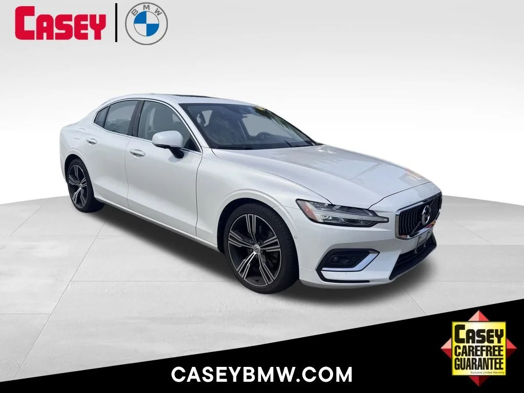 Used 2021 White Volvo T5 Inscription image 1