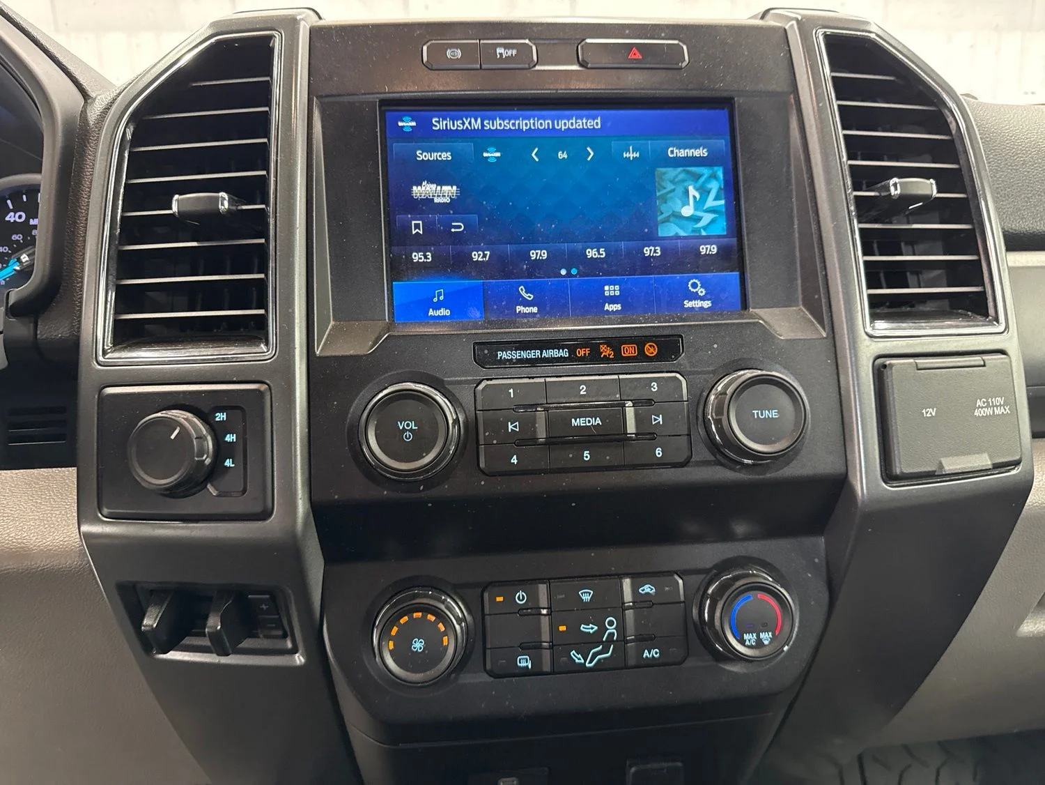 Used 2022 Oxford White Ford XLT image 16