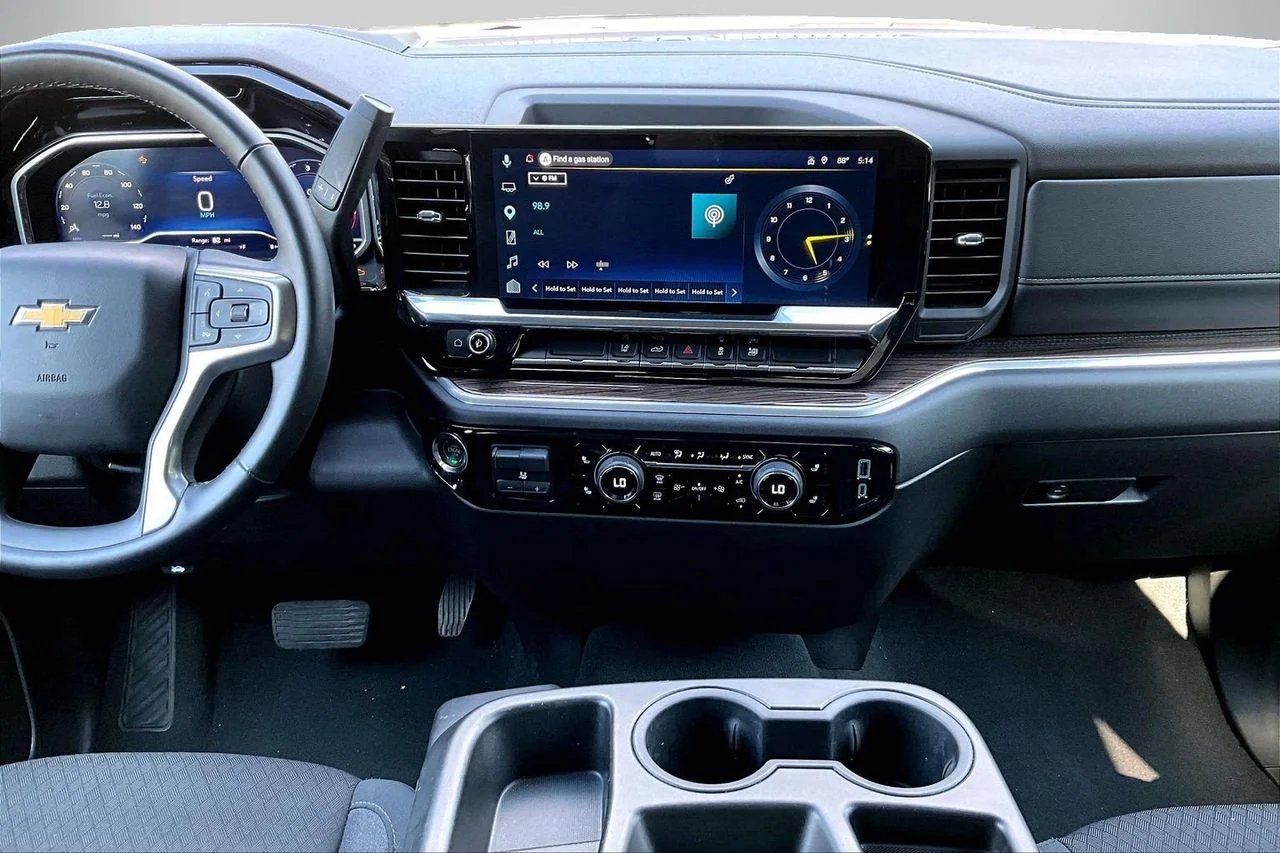 Used 2025 White Chevrolet LT image 11