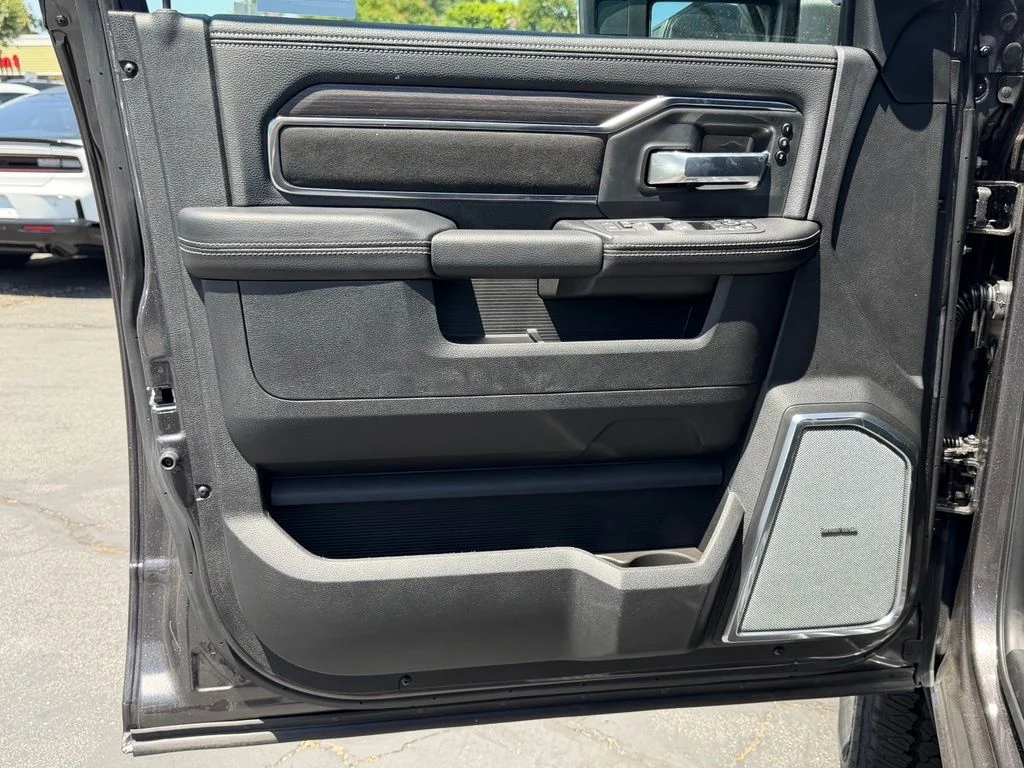 New 2026 Granite Crystal Metallic Clear-Coat Exterior Paint RAM Laramie image 17