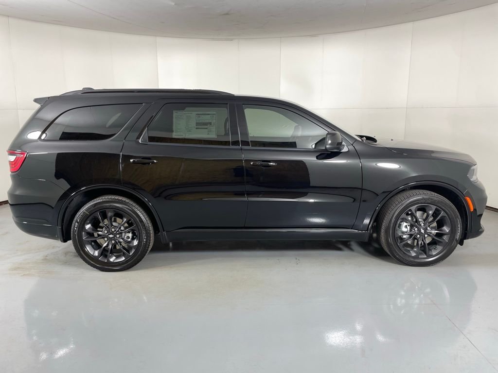 New 2026 Diamond Black Clear-Coat Exterior Paint Dodge GT image 9