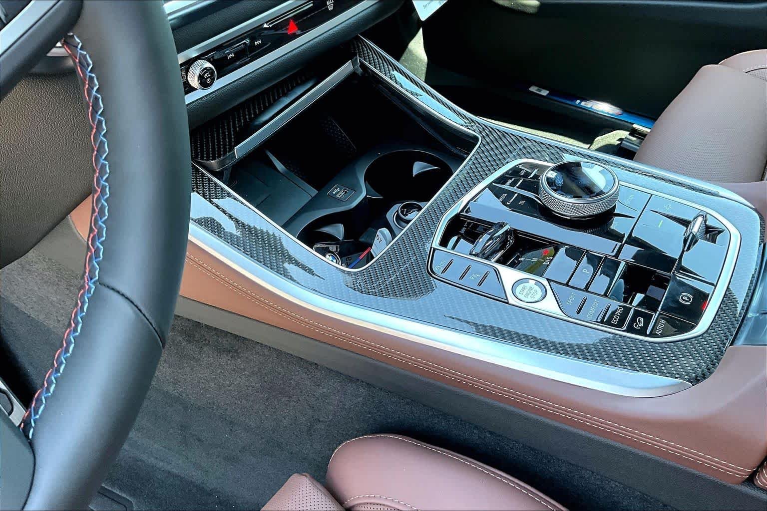 New 2026 Manhattan Green Metallic BMW M60i image 8