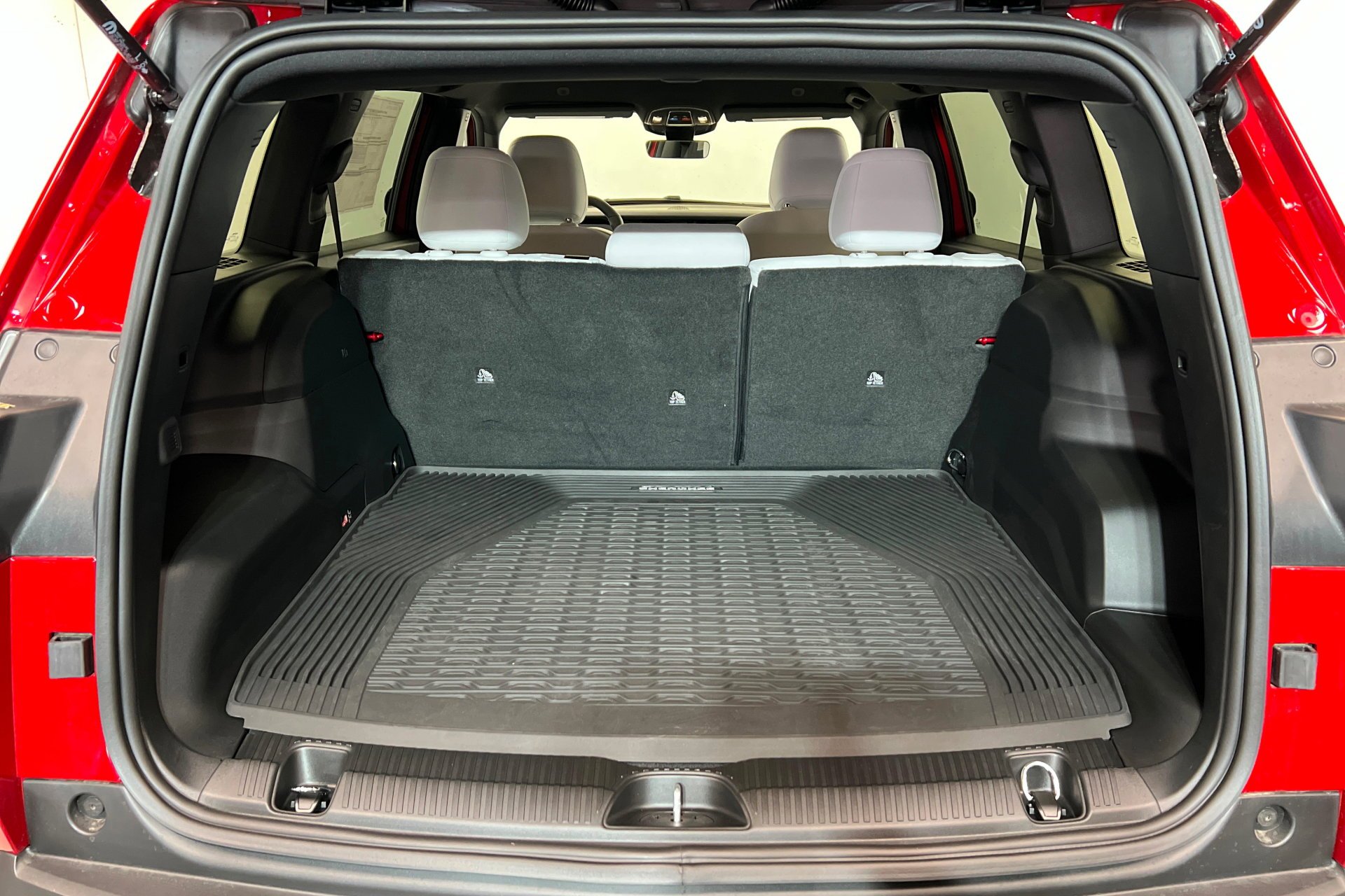 New 2026 Red Hot Pearl-Coat Exterior Paint Jeep Laredo image 23