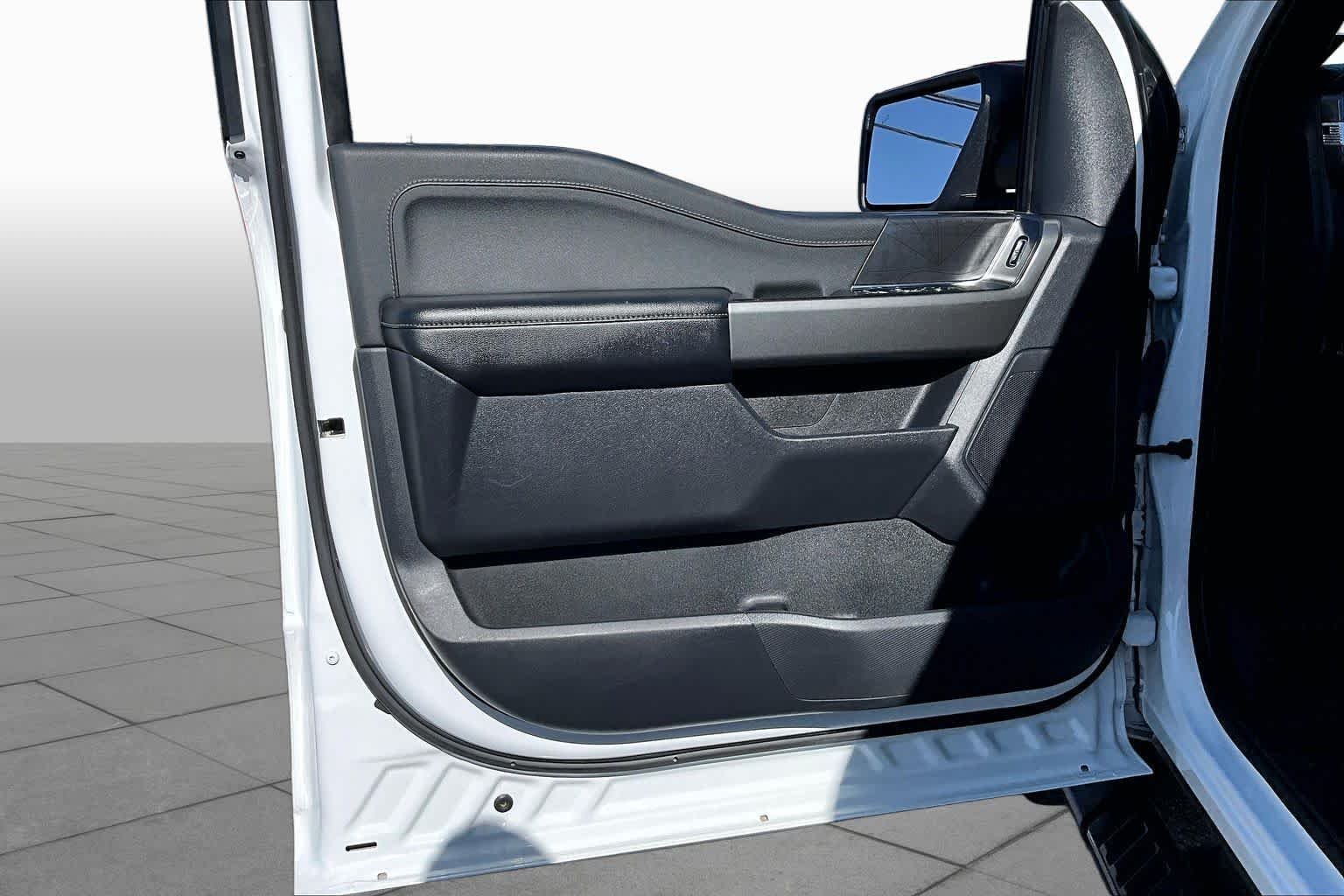 Used 2023 Oxford White Ford XLT image 21