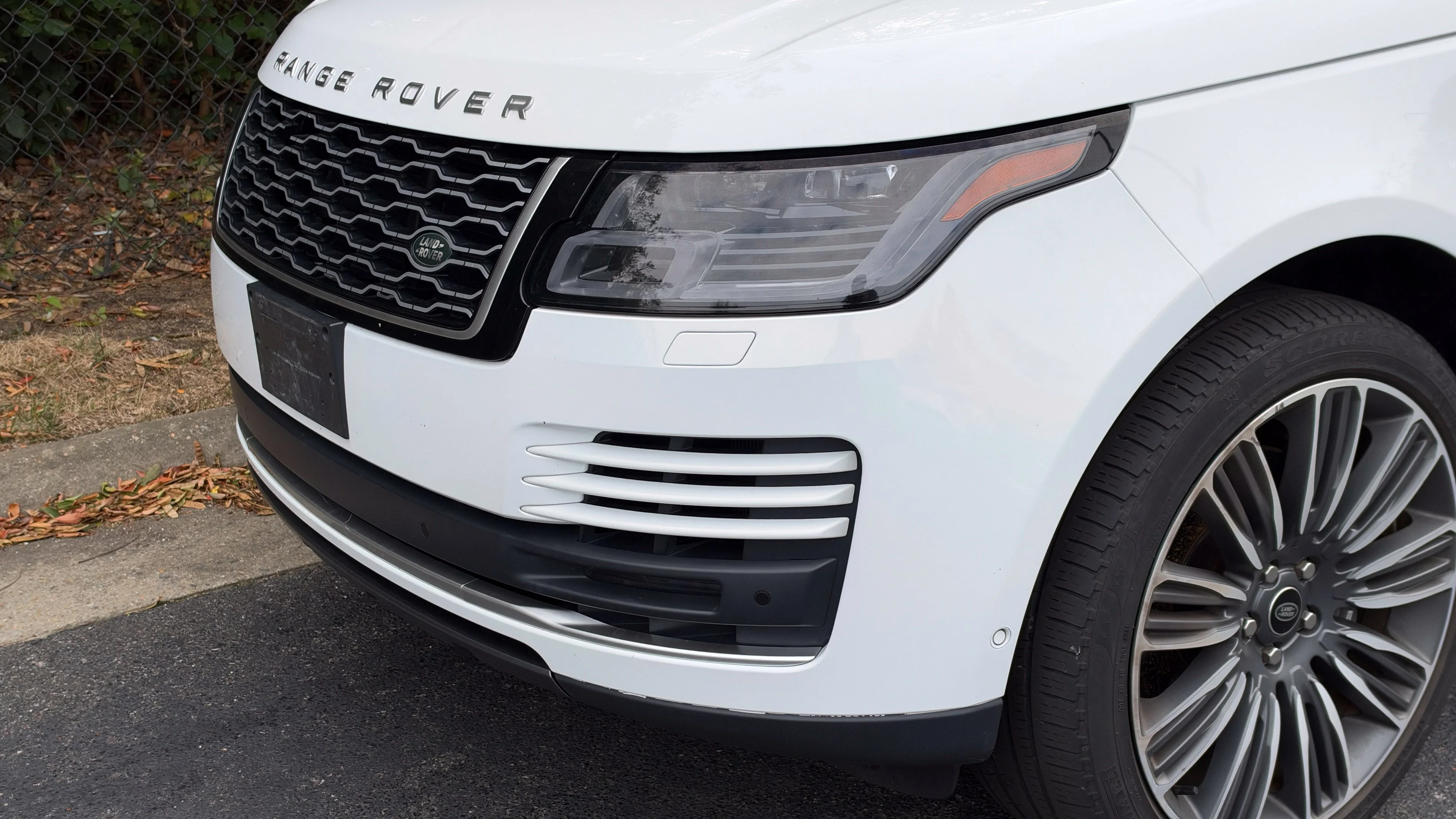 Used 2022 White Land Rover Westminster image 11