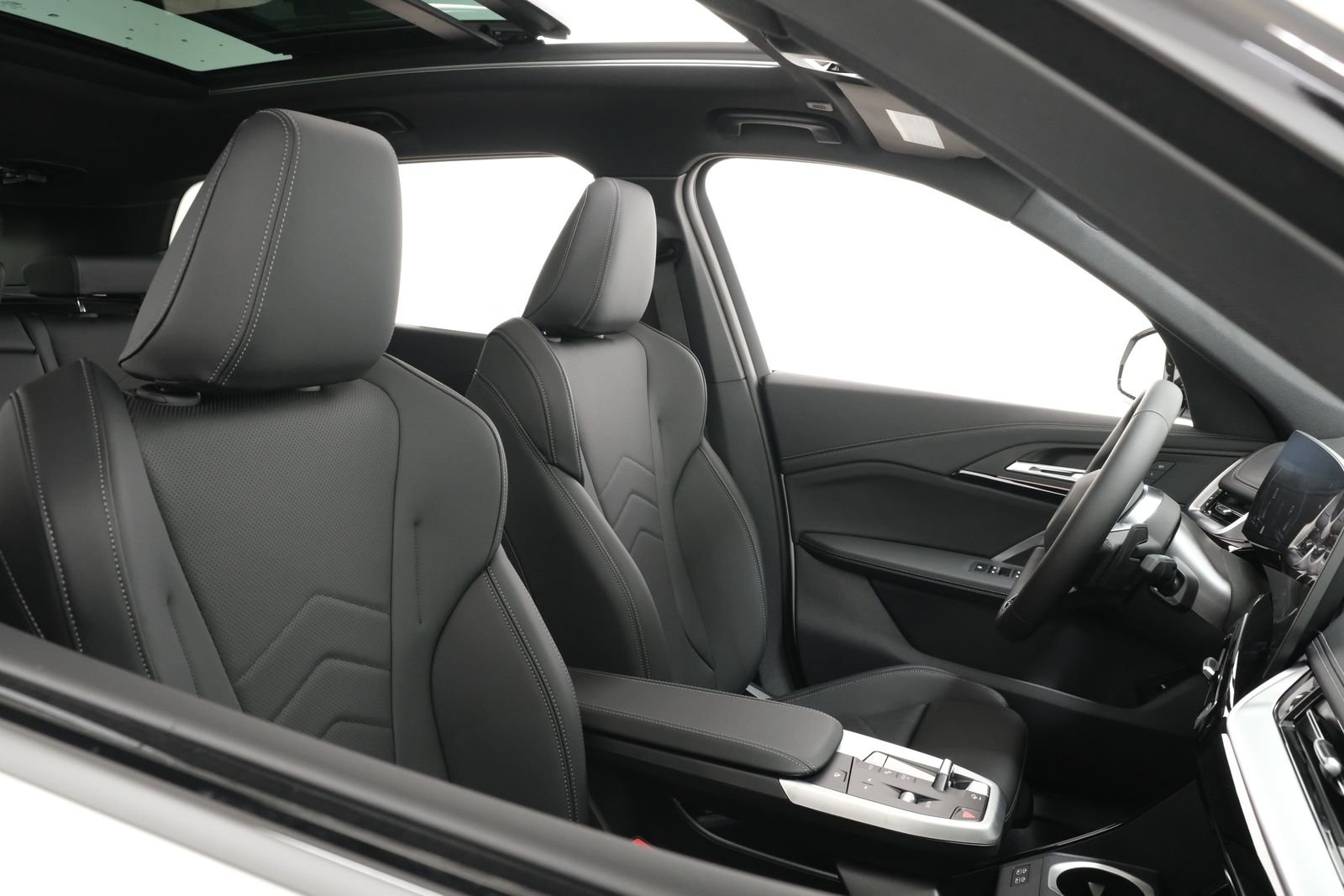 New 2027 Alpine White BMW xDrive28i image 40