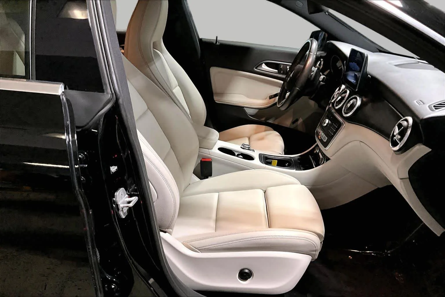 Used 2018 Night Black Mercedes-Benz CLA 250 image 8