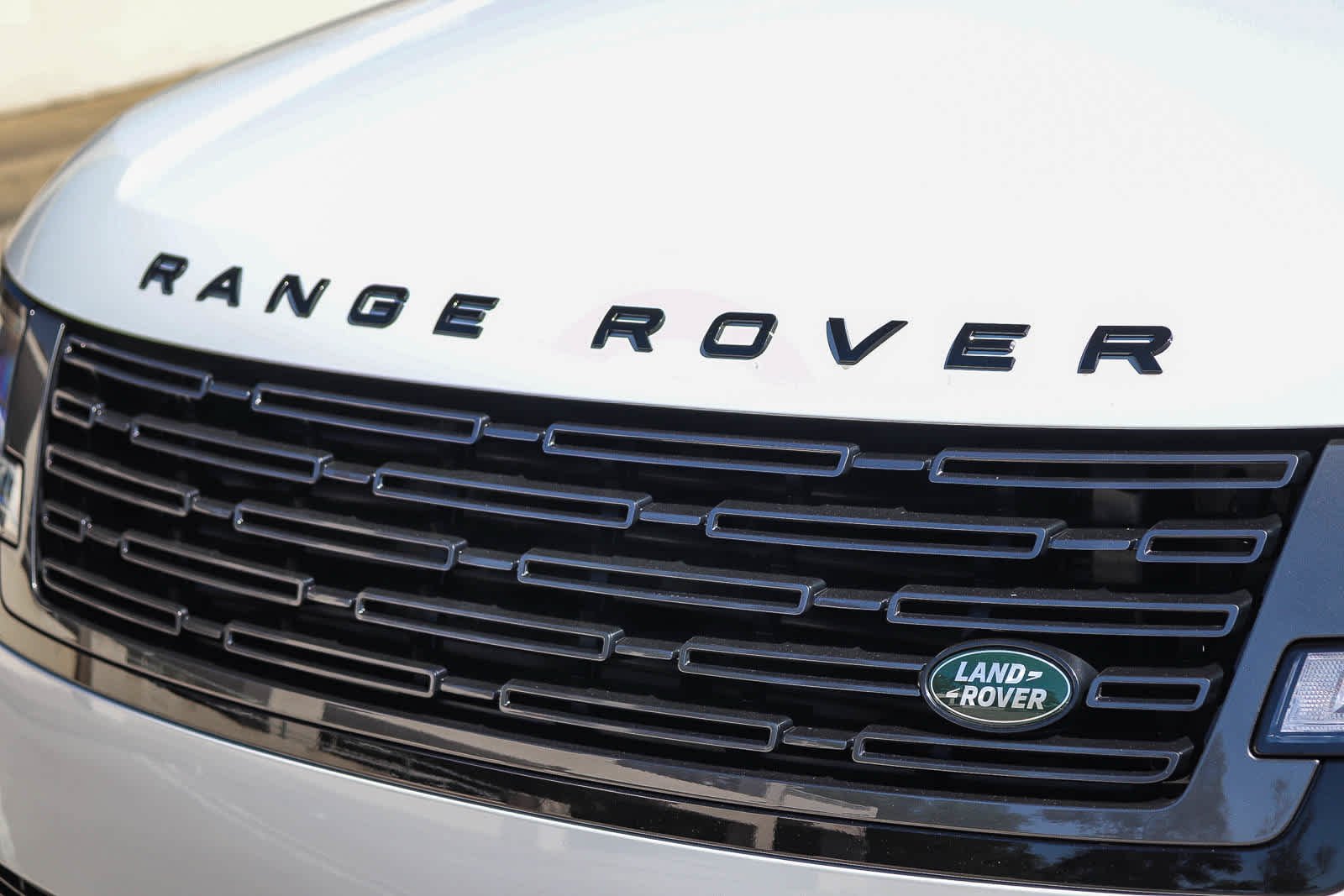 New 2026 Fuji White Land Rover SE image 10