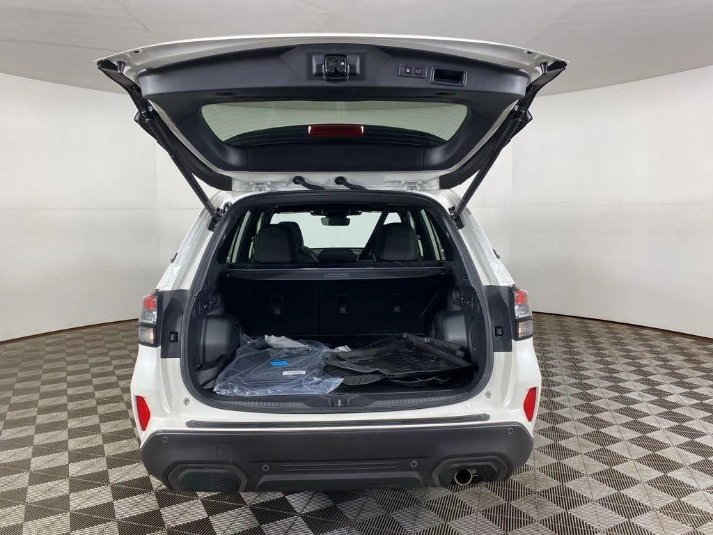 2025 Subaru Forester Limited - Photo 8