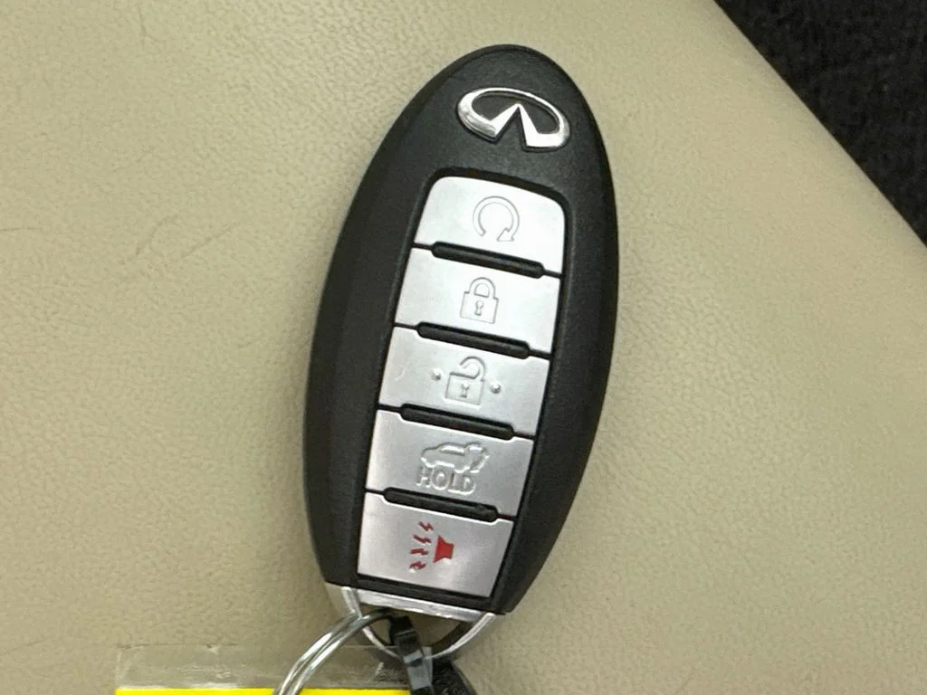 Used 2019 Majestic White INFINITI LUXE image 40
