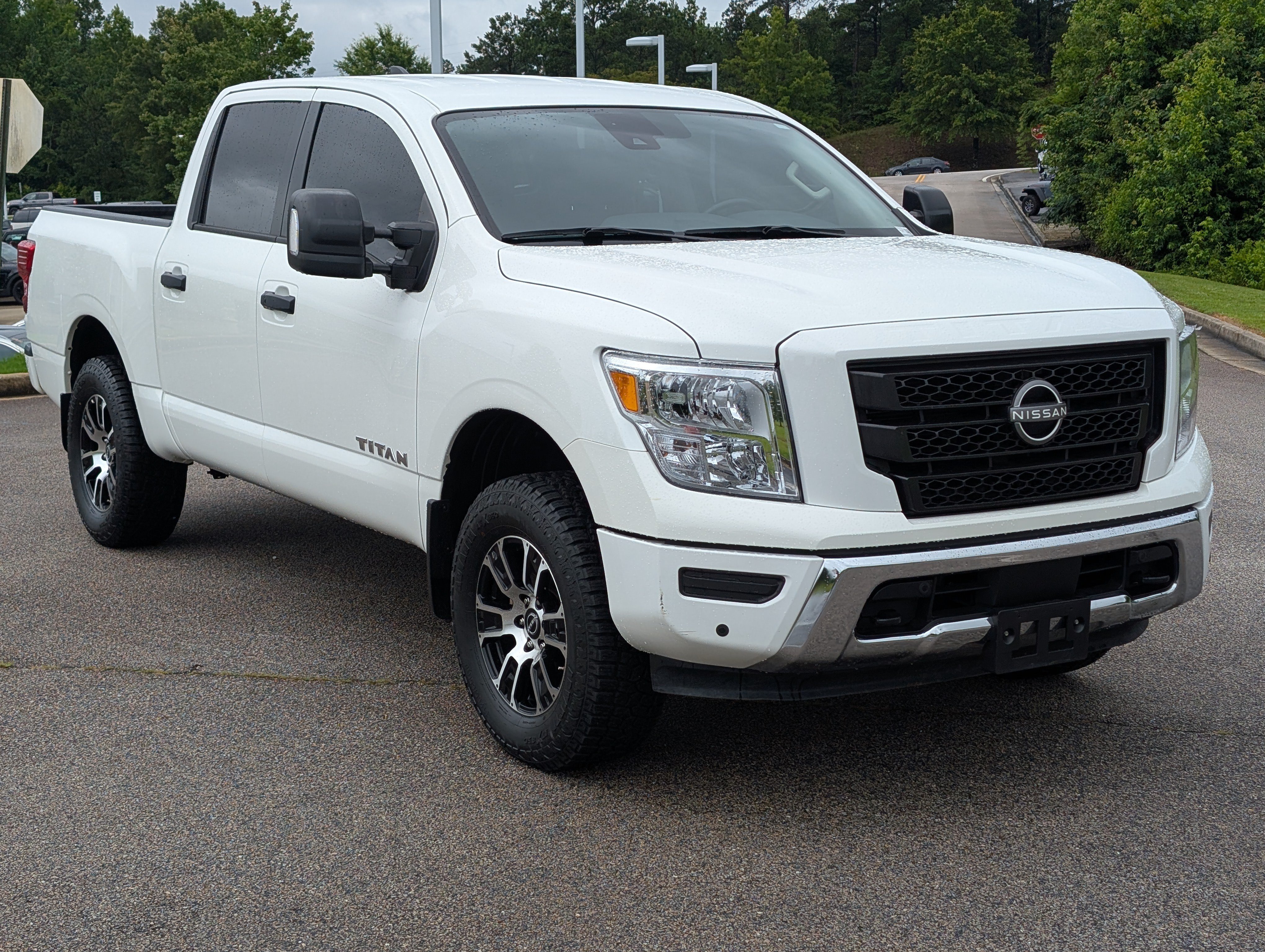 Used 2024 White Nissan SV image 3