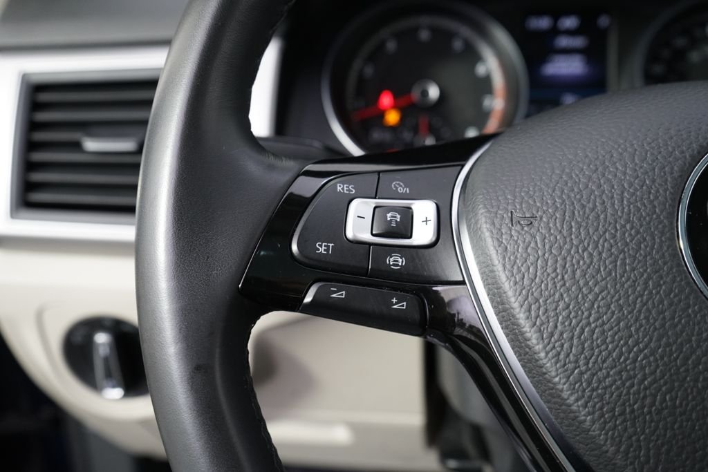 Used 2019 Blue Metallic Volkswagen 3.6L V6 SE image 33