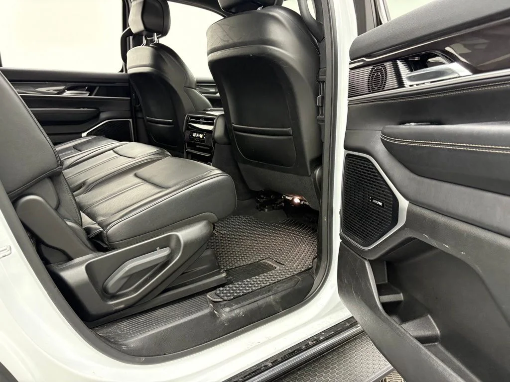 Used 2023 Bright White Clearcoat Jeep Base image 34