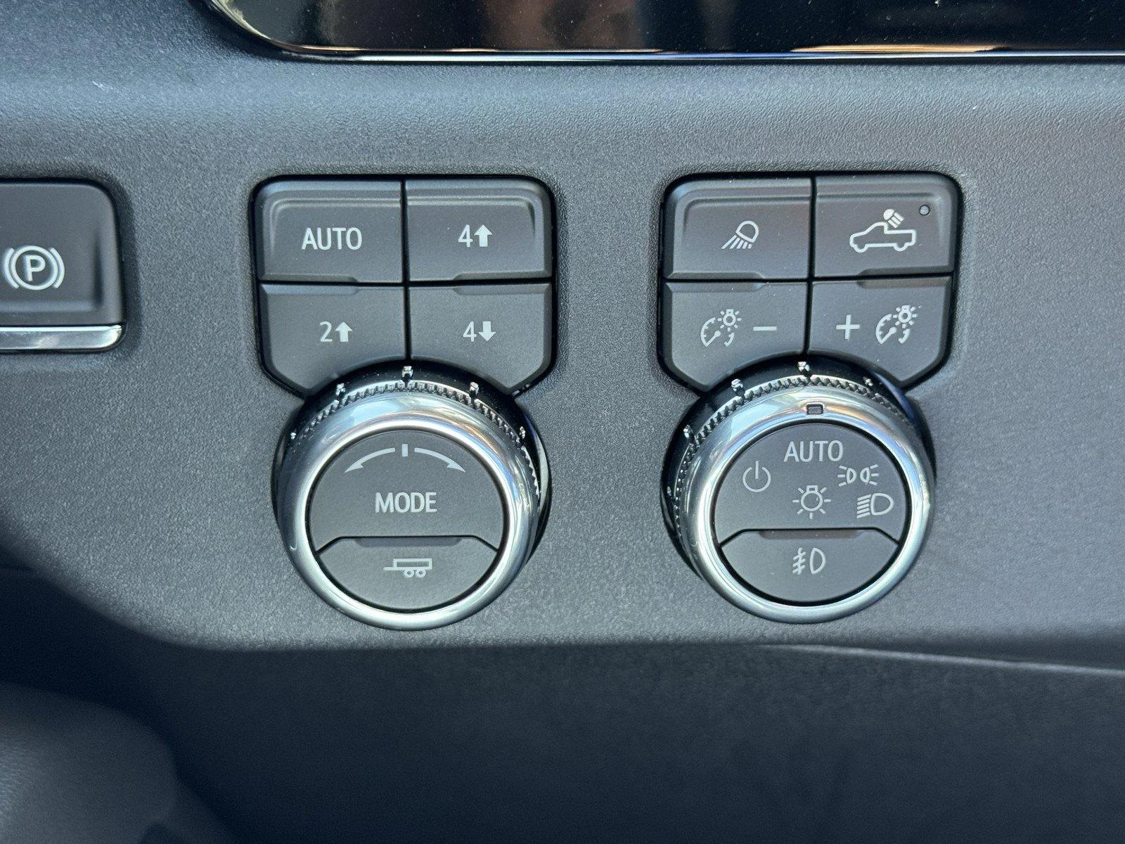 New 2026 Sterling Metallic GMC Elevation image 22