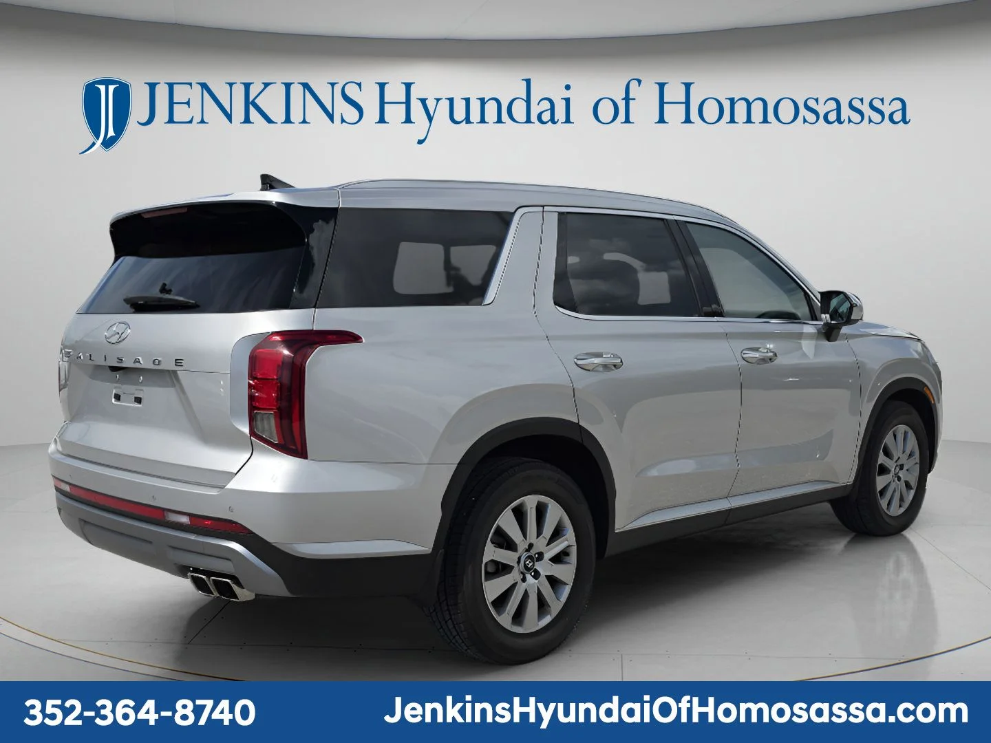 Used 2025 Silver Hyundai SEL image 4