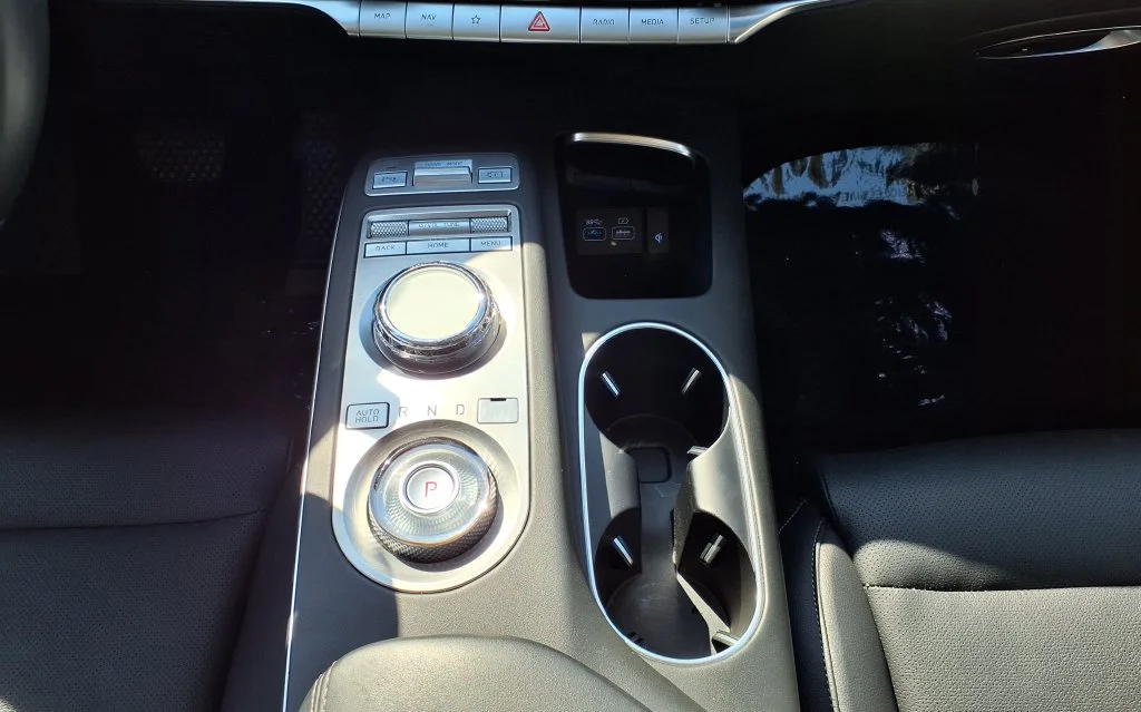 Used 2025 White Genesis 2.5T image 29