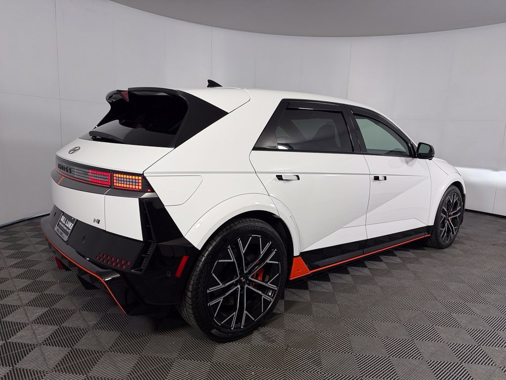 Used 2025 White Hyundai Base image 6