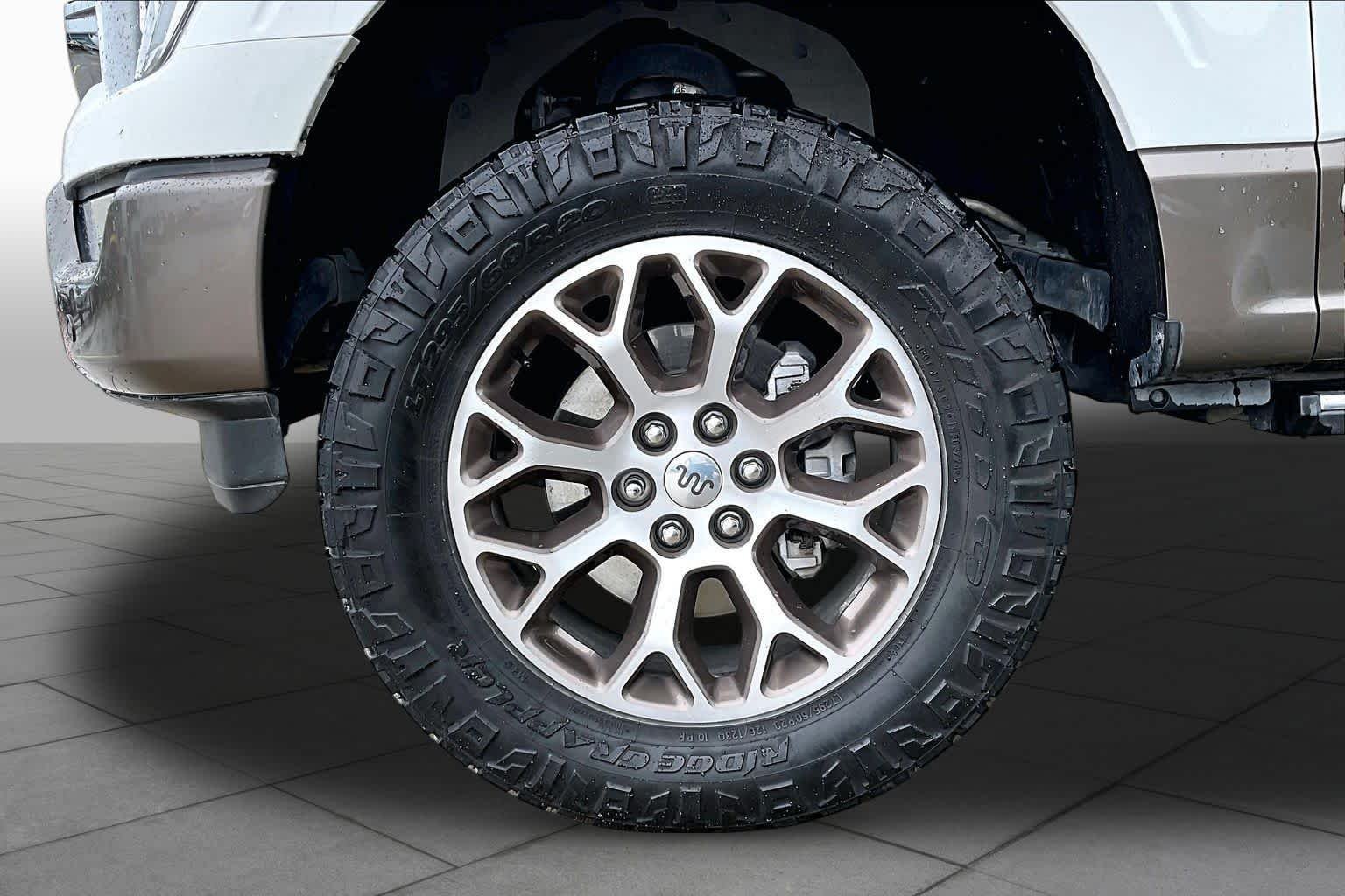 Used 2023 Star White Metallic Tri-Coat/Stone Gray Ford King Ranch image 11