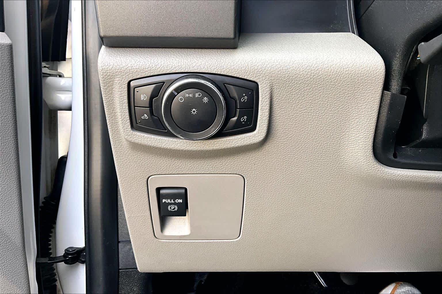 Used 2016 Oxford White Ford XLT image 34