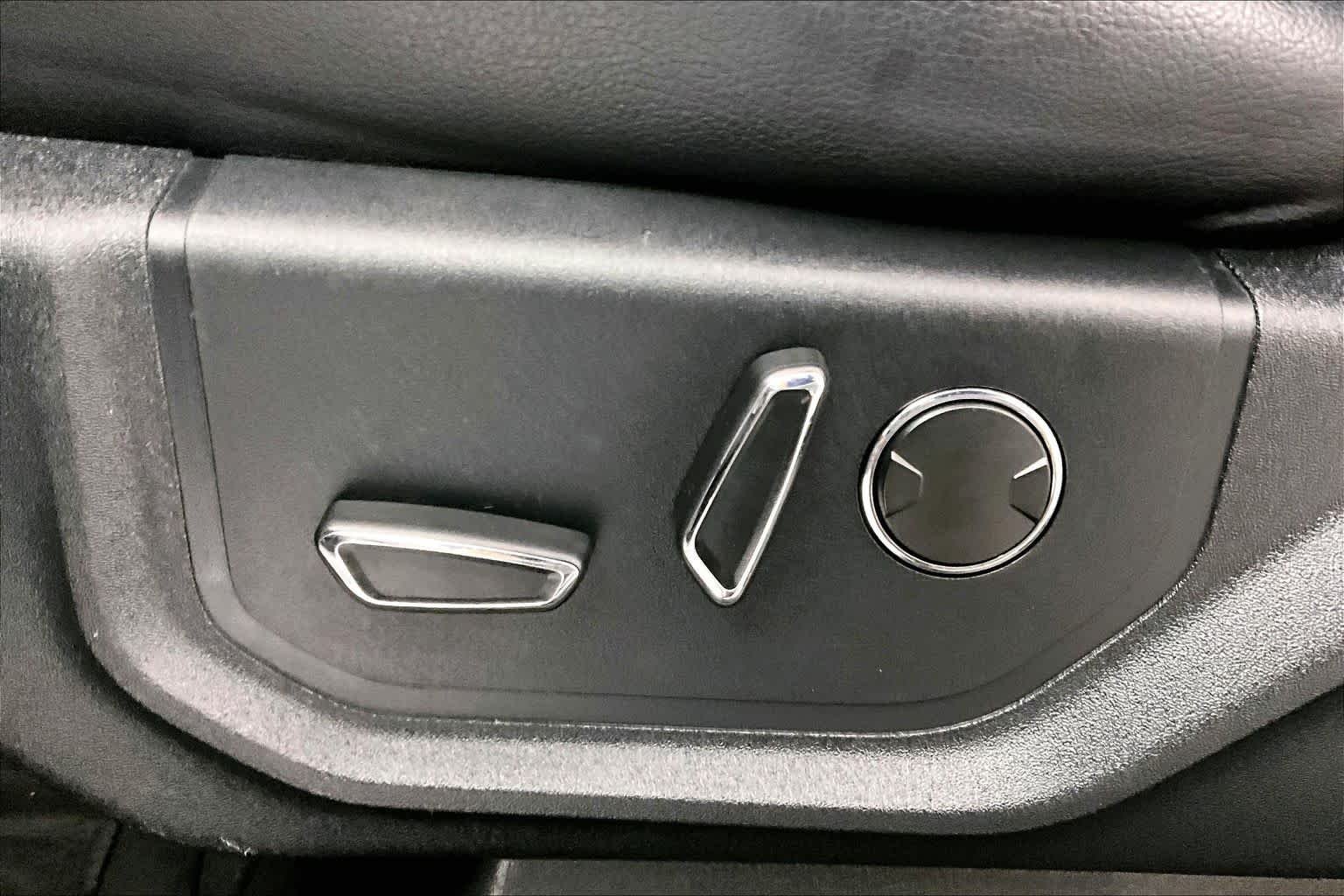 Used 2019 Oxford White Ford Limited image 29