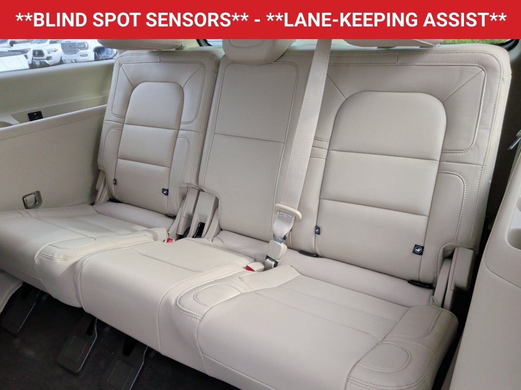 Used 2021 Pristine White Lincoln Reserve image 12