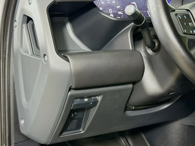 Used 2021 Hakuba Silver Metallic Land Rover X image 10