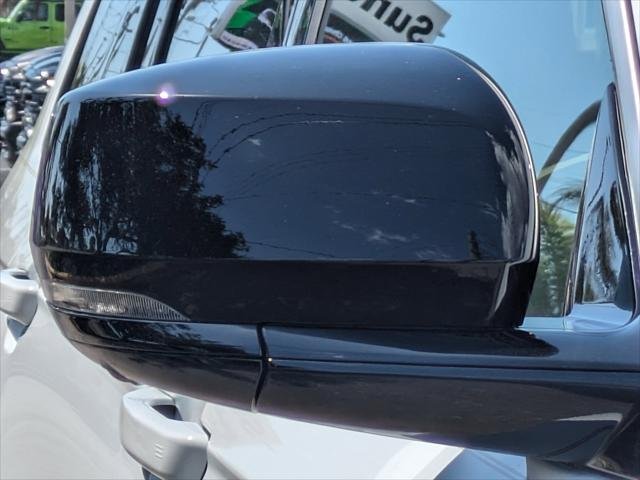 New 2026 Bright White Clear-Coat Exterior Paint Jeep Limited image 37