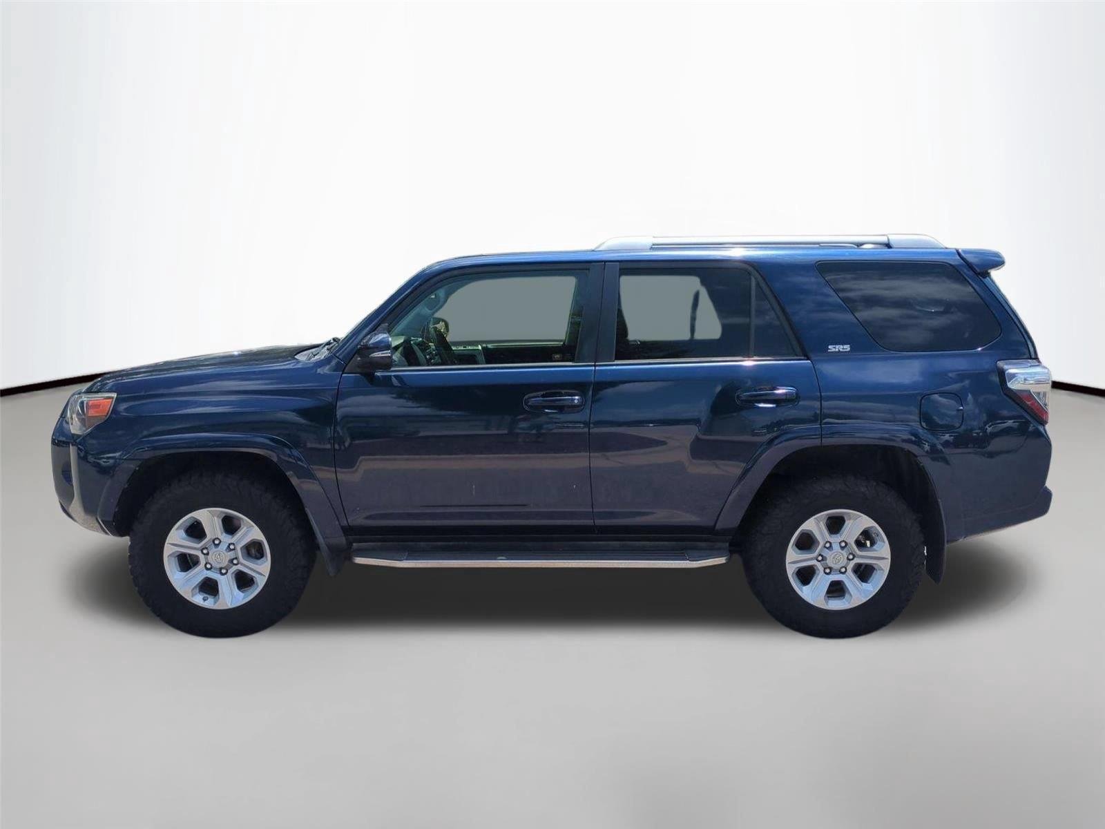 Used 2018 Nautical Blue Metallic Toyota SR5 Premium image 2