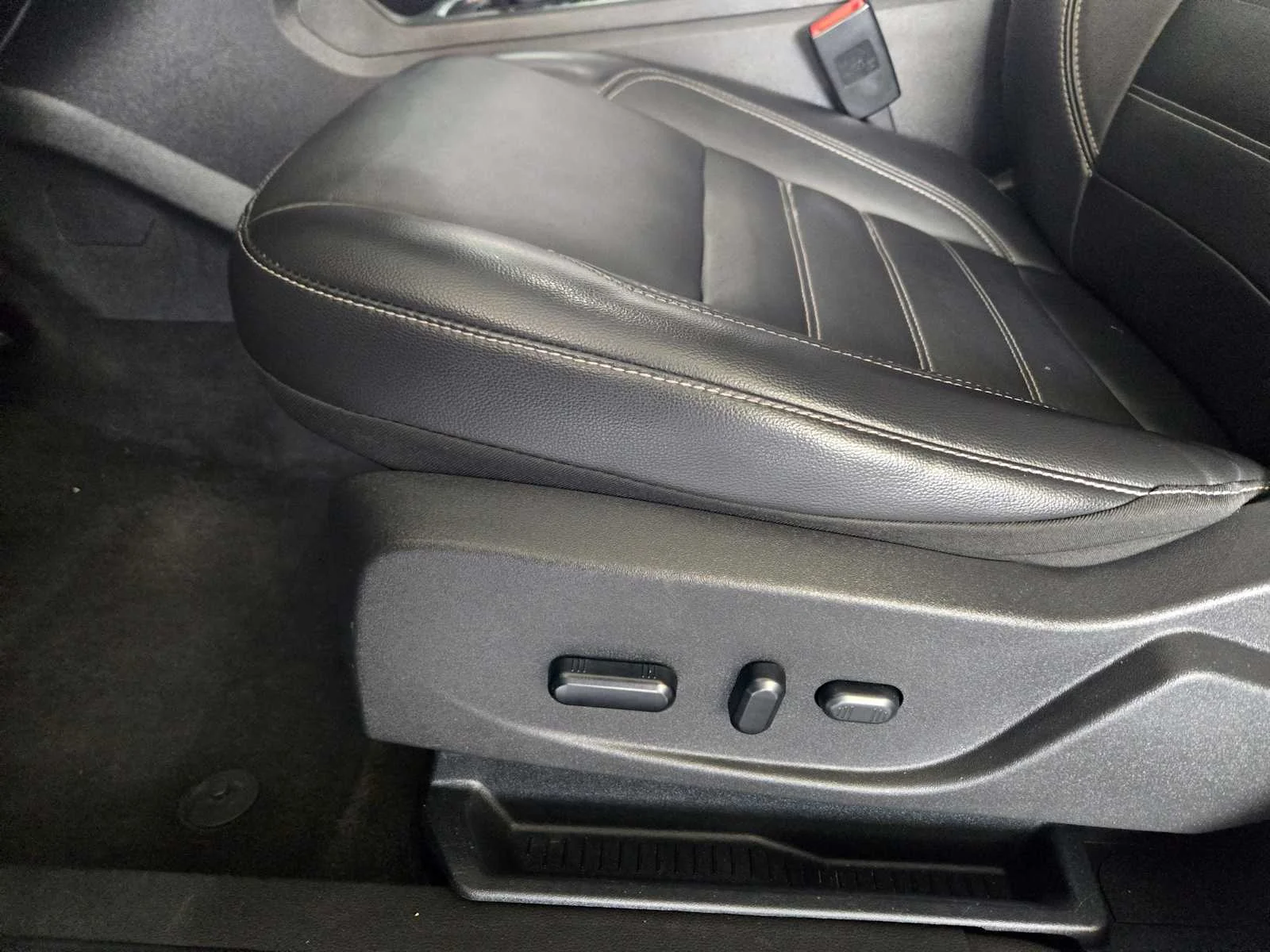 Used 2019 Magnetic Metallic Ford Titanium image 24