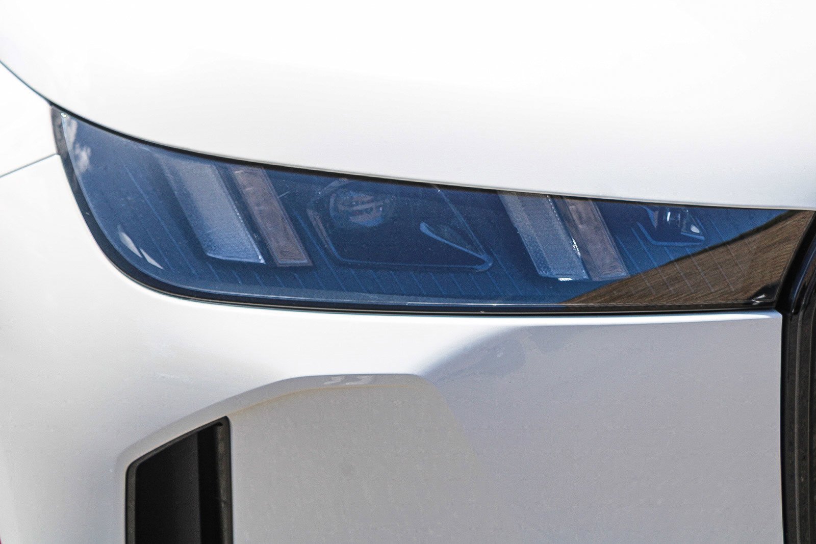 2026 BMW iX 60 - Photo 8
