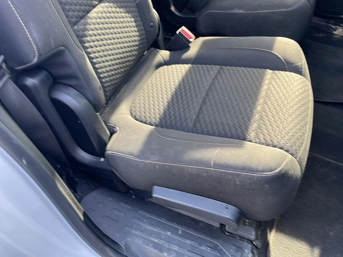 Used 2019 SUMMIT WHITE GMC SLE image 25