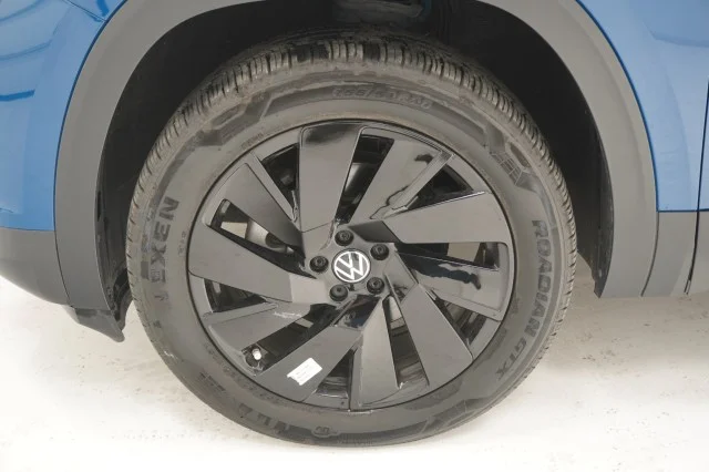 2025 Volkswagen Atlas SE w/Tech - Photo 11