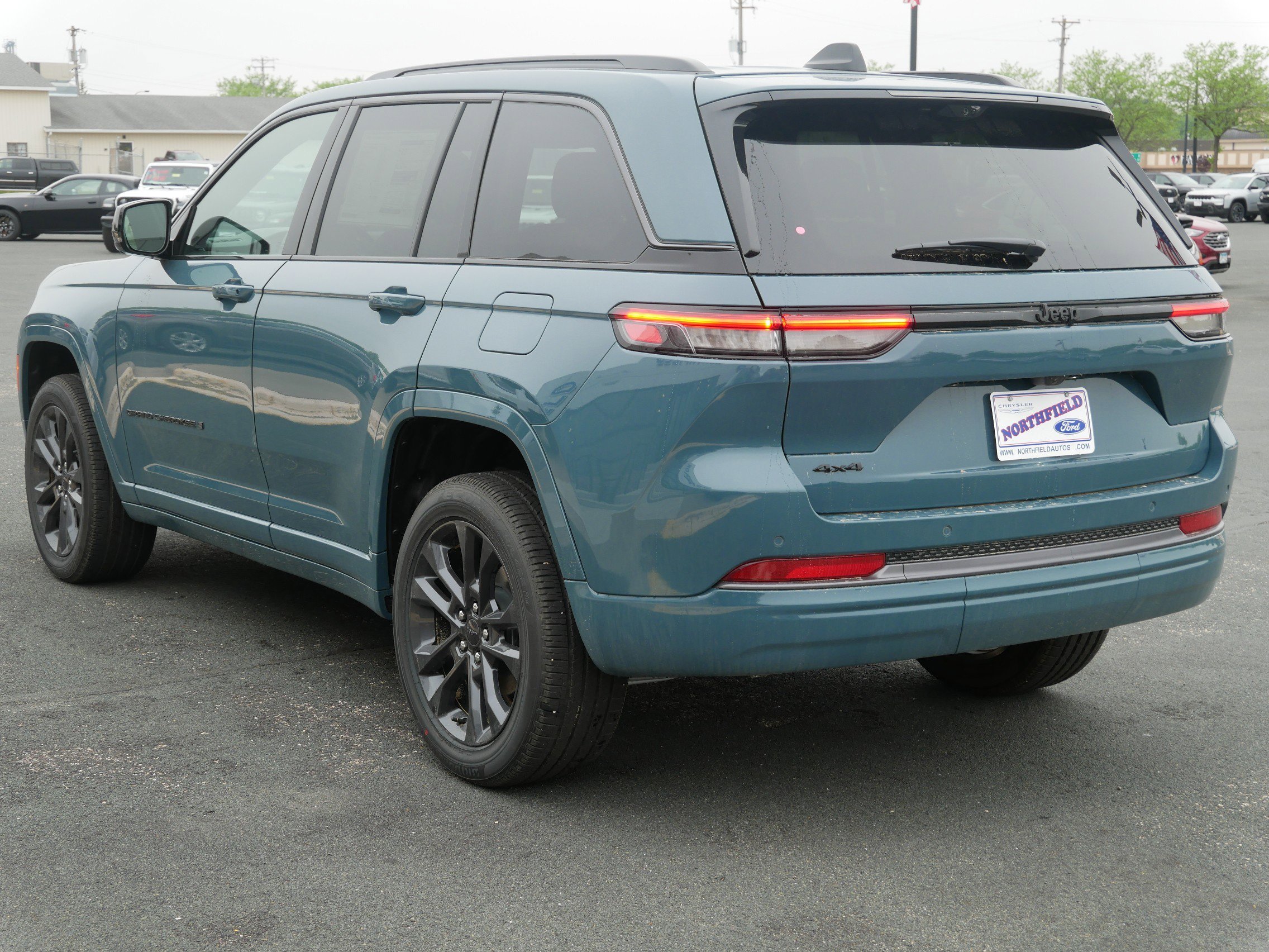 New 2026 Steel Blue Exterior Paint Jeep Limited Reserve image 6