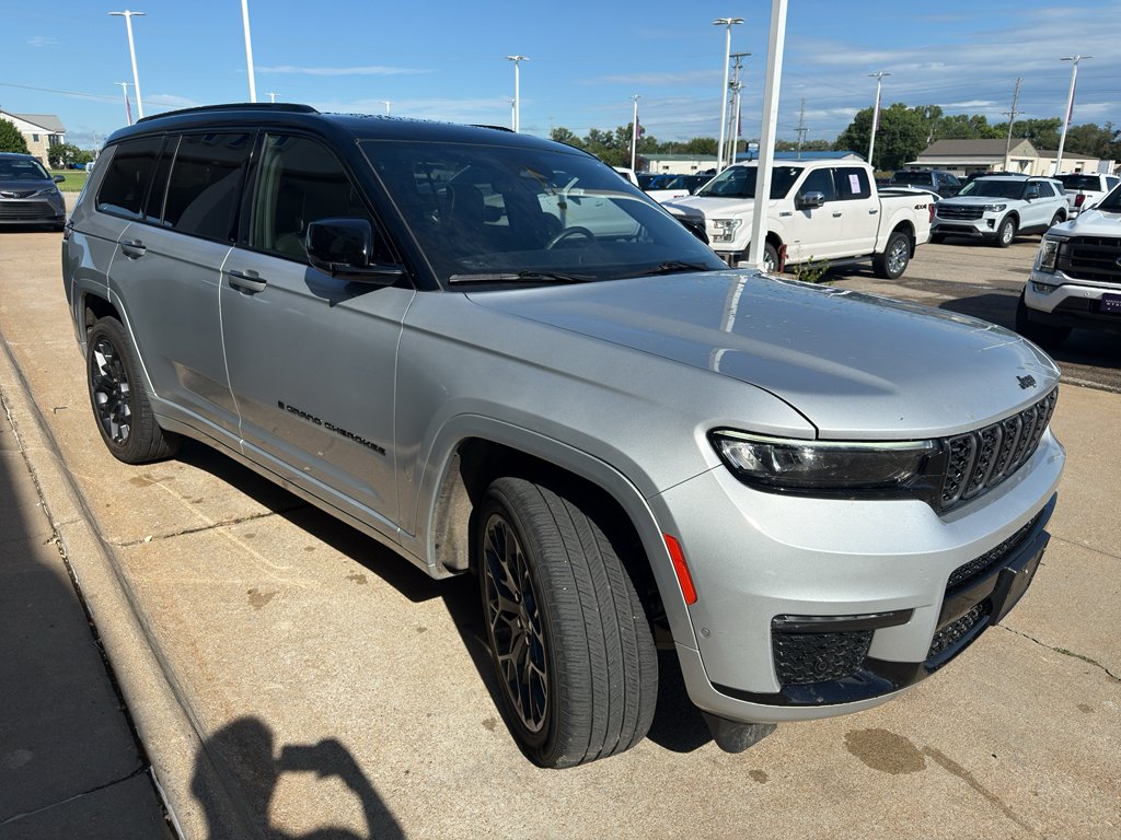Used 2023 Black Clearcoat Jeep Summit Reserve image 4