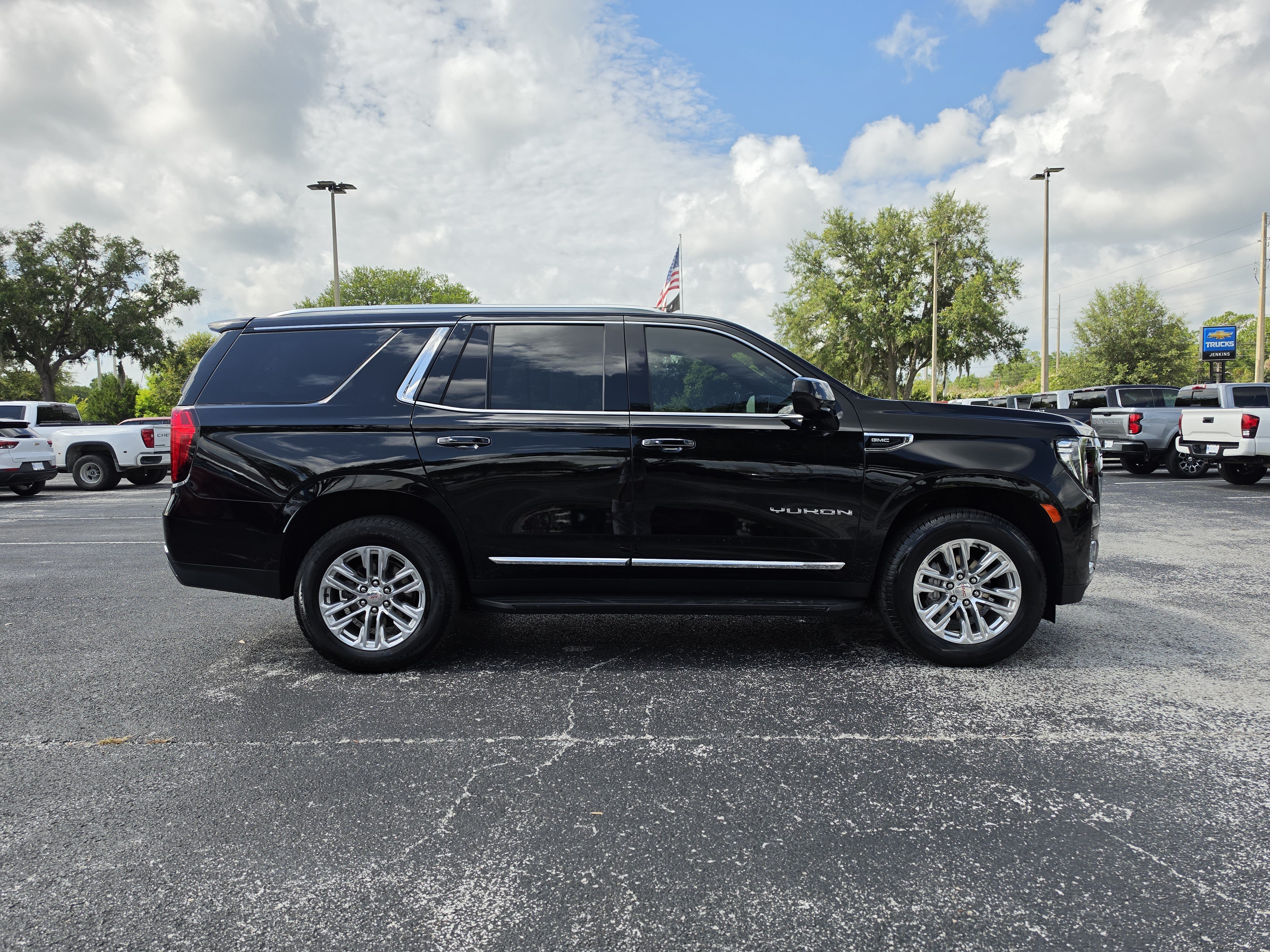 Used 2023 Onyx Black GMC SLT image 3