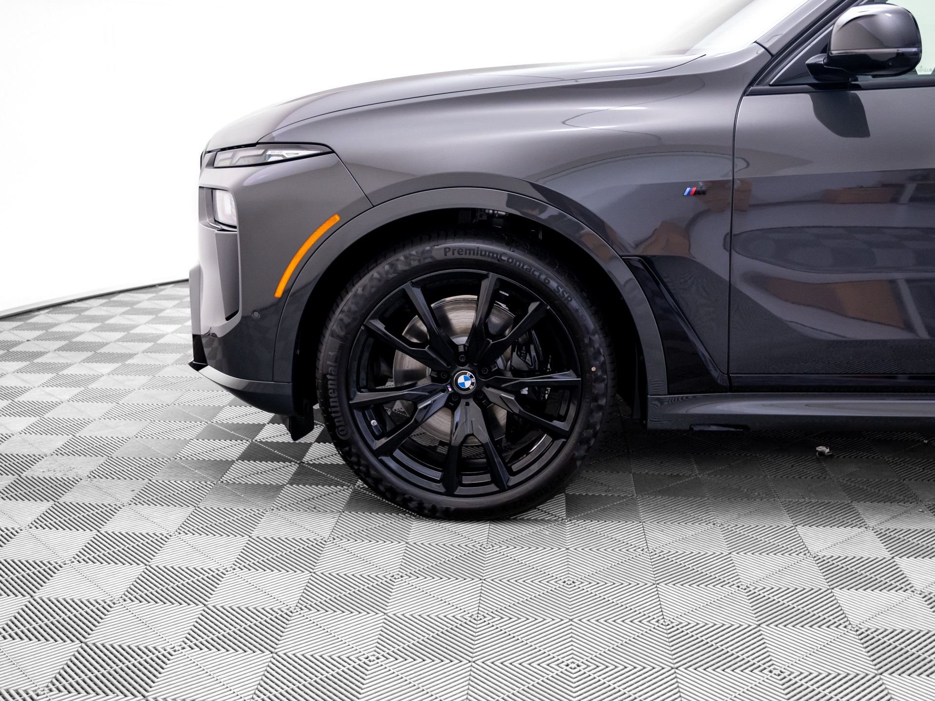 New 2027 Dravit Grey Metallic BMW M60i image 37